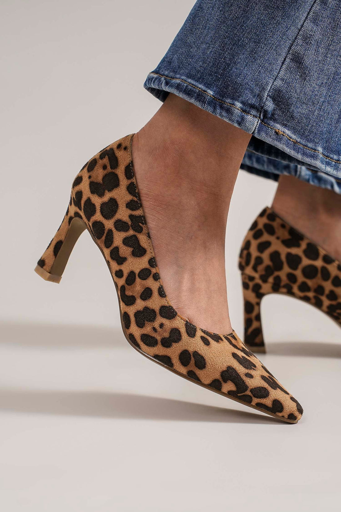 Leopard print pumps